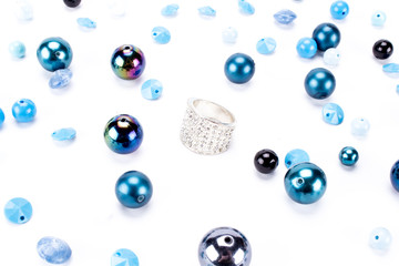 Ring mit blauen Perlen