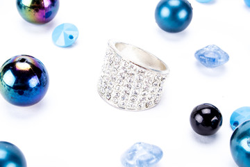 Ring mit blauen Perlen