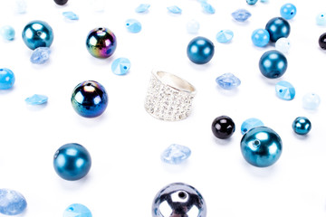 Ring mit blauen Perlen