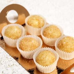 Muffins on a gold plate