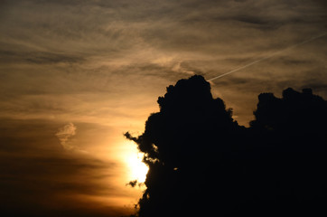 verschiedene wolken und sonne