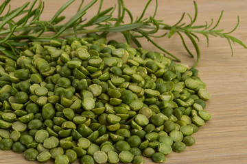 Dry green peas