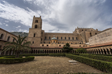 Fototapeta na wymiar Chiostro del Duomo di Monreale - Palermo, Sicilia
