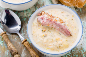 Cheese soup with smoked ribs