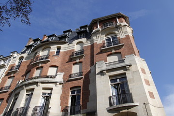 Immeuble en briques à Paris