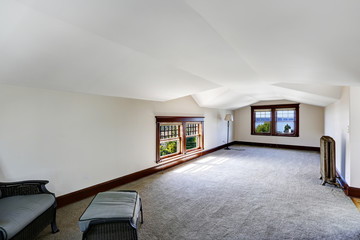 Spacious empty room with bay view