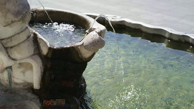 Fontana di marmo, schizzi di acqua