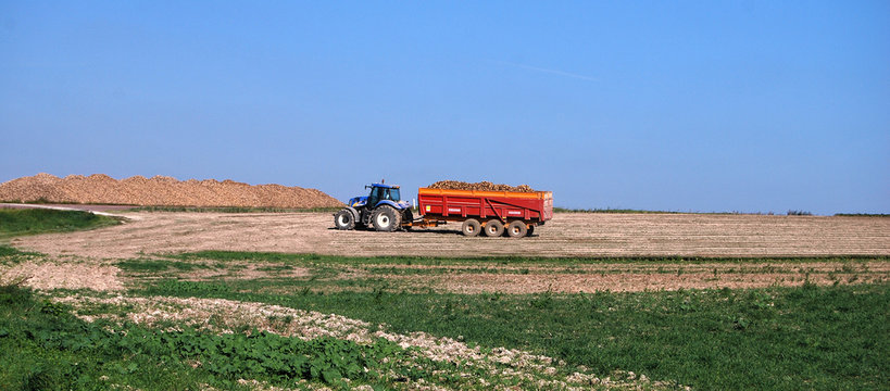 Tracteur et sa remorque