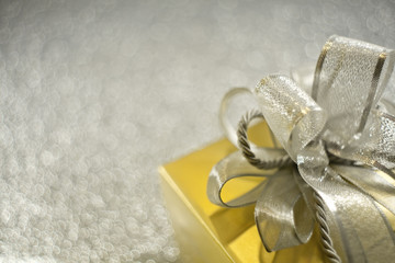 Gift, Gold box