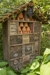 H&ocirc;tel &agrave; insectes dans le jardin