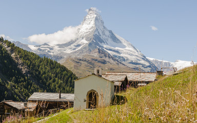Fototapeta na wymiar Zermatt, Schweizer Berge, Findeln, Weiler, Alpenwiesen, Sommer
