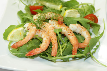 crevettes roses et salade