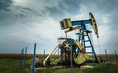 Oil and gas well in remote rural area, profiled on dr