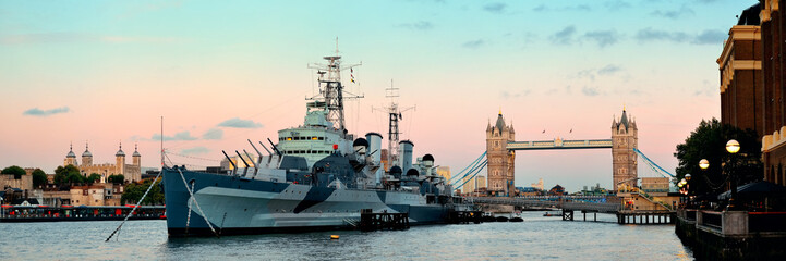 Thames River London © rabbit75_fot