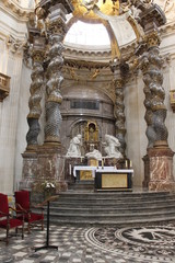 Baldaquin de l'église du Val-de-Grâce à Paris © Atlantis