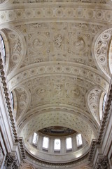 Fototapeta na wymiar Plafond de l'église du Val-de-Grâce à Paris 