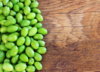 Cornice di olive verdi