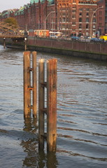 Bewegung trifft Festigkeit-Speicherstadt-Hamburg