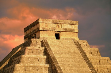 Fototapeta na wymiar Chichen Itza equinox Kukulkan temple pyramid Mexico
