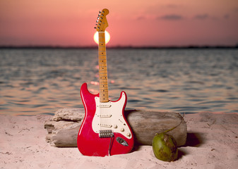 Chitarra mare e spiaggia al tramonto