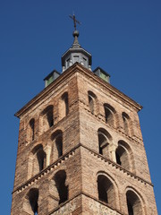 Fototapeta na wymiar Iglesia de San Andrés en Segovia