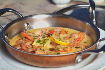 Shrimps in a garlic butter sauce dish