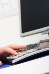 manager macht eine kalkulation