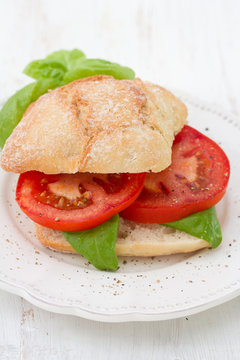 sandwich with tomato