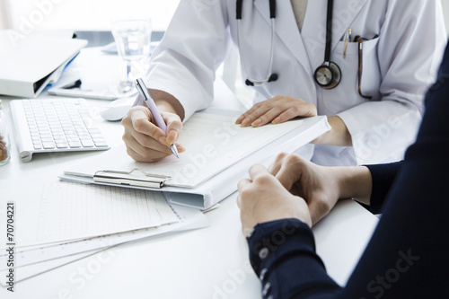 woman doctor that examination fotolia com の ストック写真と