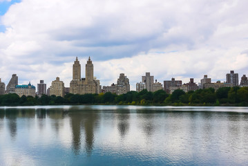 Fototapeta na wymiar New York City Central Park reservoir and West Side midtown Manha