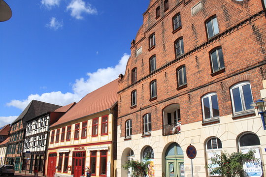 H&auml;userzeile in der Parchimer Lindenstra&szlig;e