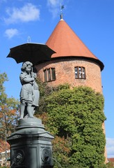 Amtsturm und Schirmkinder-Brunnen in Lübz
