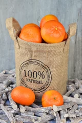 Tapeten Jute zak met mandarijnen. © trinetuzun