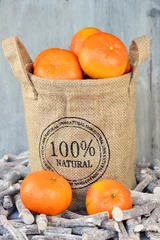 Tapeten Jute zak met mandarijnen. © trinetuzun