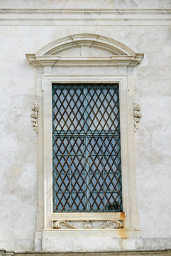 Frontone decorazione, finestra, scultura, Pisa