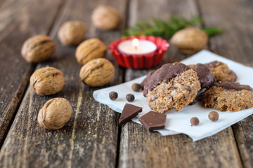 Nussplätzchen zu Weihnachten