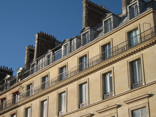 Fototapeta na wymiar Façade d'immeuble bourgeois - Paris