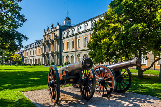 6786 Bonn- Kanonen im Park