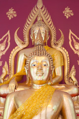 Fototapeta premium Gold Buddha statue