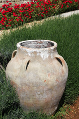 Obraz premium Jar & Red Flowers