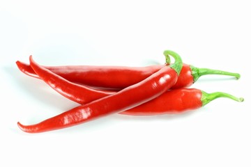 Peperoni isoliert auf weißem Hintergrund