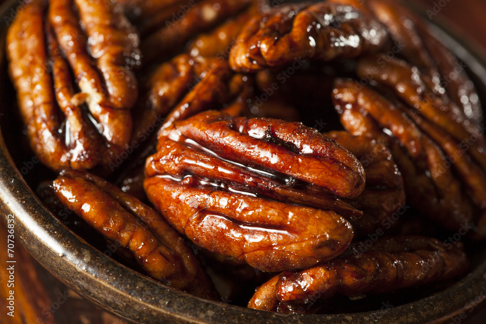 Wall mural Homemade Candied Pecans with Cinnamon