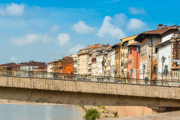 Veduta dei Lungarni di Pisa, ponte della Fortezza, Italia