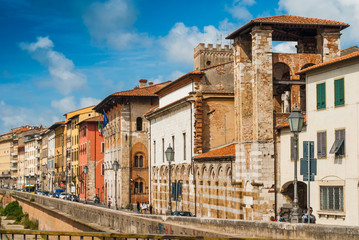 Naklejka na ściany i meble Veduta di Lungarno Mediceo di Pisa, Italia