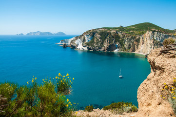 Barca a Chiaia di Luna sull'Isola di Ponza