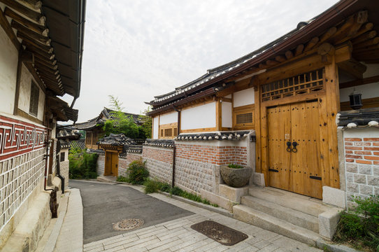 Bukchon Hanok Village (北村韓屋村) in Seoul, Korea