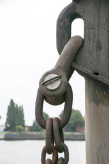 Naklejka premium anchor chain in harbor