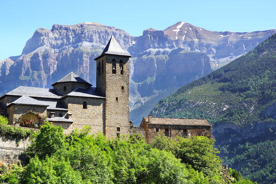 San Salvador Church іn Torla.