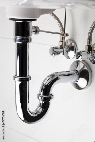 "waschbecken montage abflussrohr" Stockfotos und lizenzfreie Bilder auf