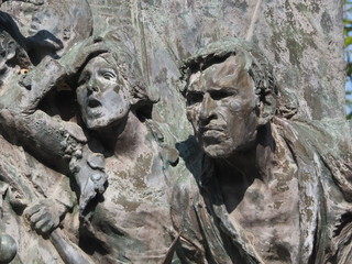 Fototapeta na wymiar Escultura homenaje a Daoiz y Velarde en Segovia